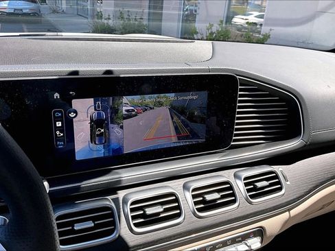 Used 2025 Mercedes-Benz GLS 450 4MATIC image 23