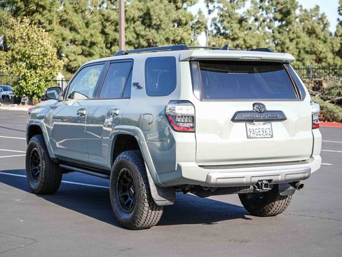 Used 2022 Toyota 4Runner TRD Off-Road Premium AWD/4WD image 9