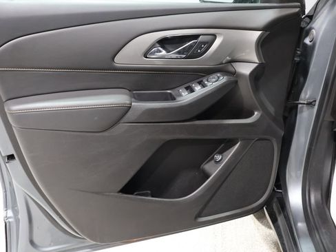 Used 2019 Chevrolet Traverse LT image 12