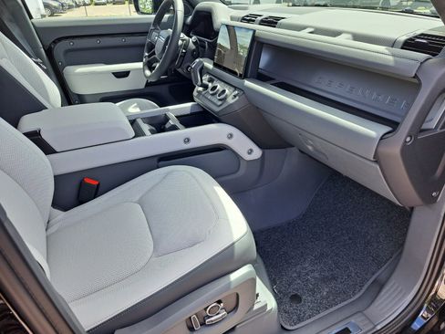 New 2025 Land Rover Defender 130 V8 image 2