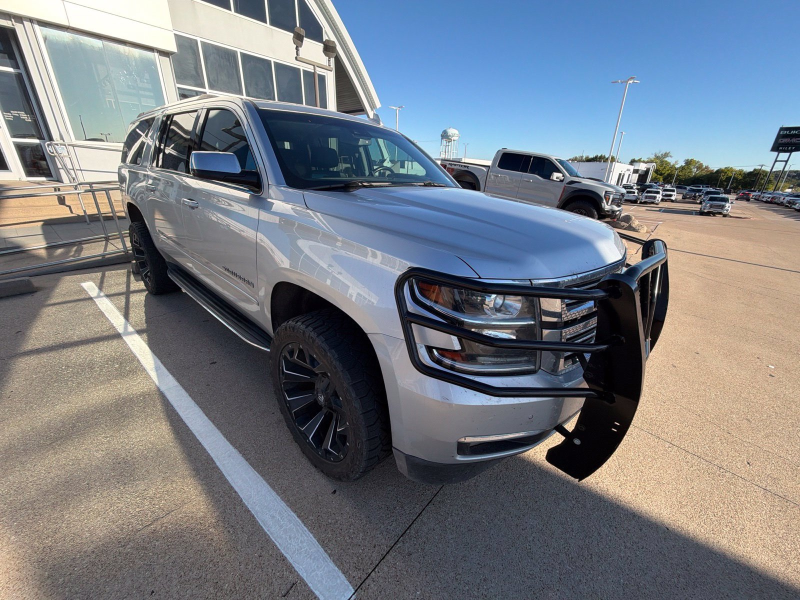 Used 2018 Chevrolet Suburban Premier AWD/4WD image 28