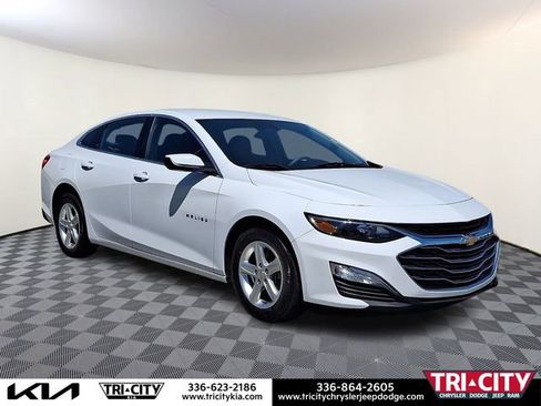 Used 2024 Chevrolet Malibu LS w/ Driver Confidence Package FWD image 1