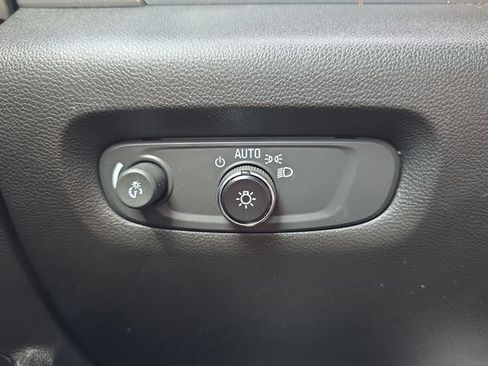 Used 2023 Chevrolet Traverse LT FWD image 25