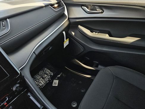 New 2026 Jeep Grand Cherokee L Laredo image 25