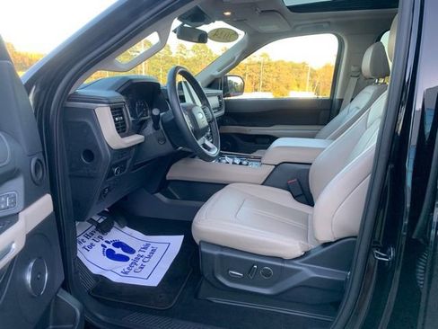 Used 2024 Ford Expedition Limited image 26