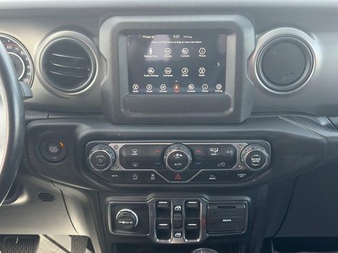 Used 2022 Jeep Wrangler Unlimited Sport AWD/4WD image 14