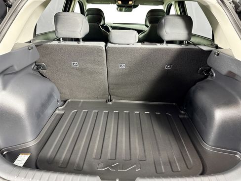 Used 2023 Kia Niro LX FWD image 34