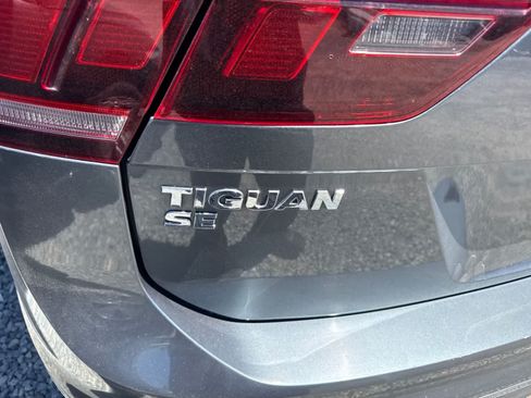 Used 2018 Volkswagen Tiguan SE FWD image 12