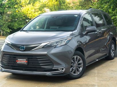Used 2022 Toyota Sienna XLE