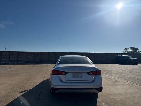 Used 2021 Nissan Altima 2.5 SV FWD image 19