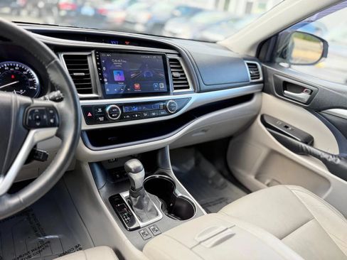 Used 2014 Toyota Highlander XLE AWD/4WD image 21