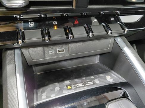 Used 2024 Chevrolet Colorado LT w/ LT Convenience Package III image 35