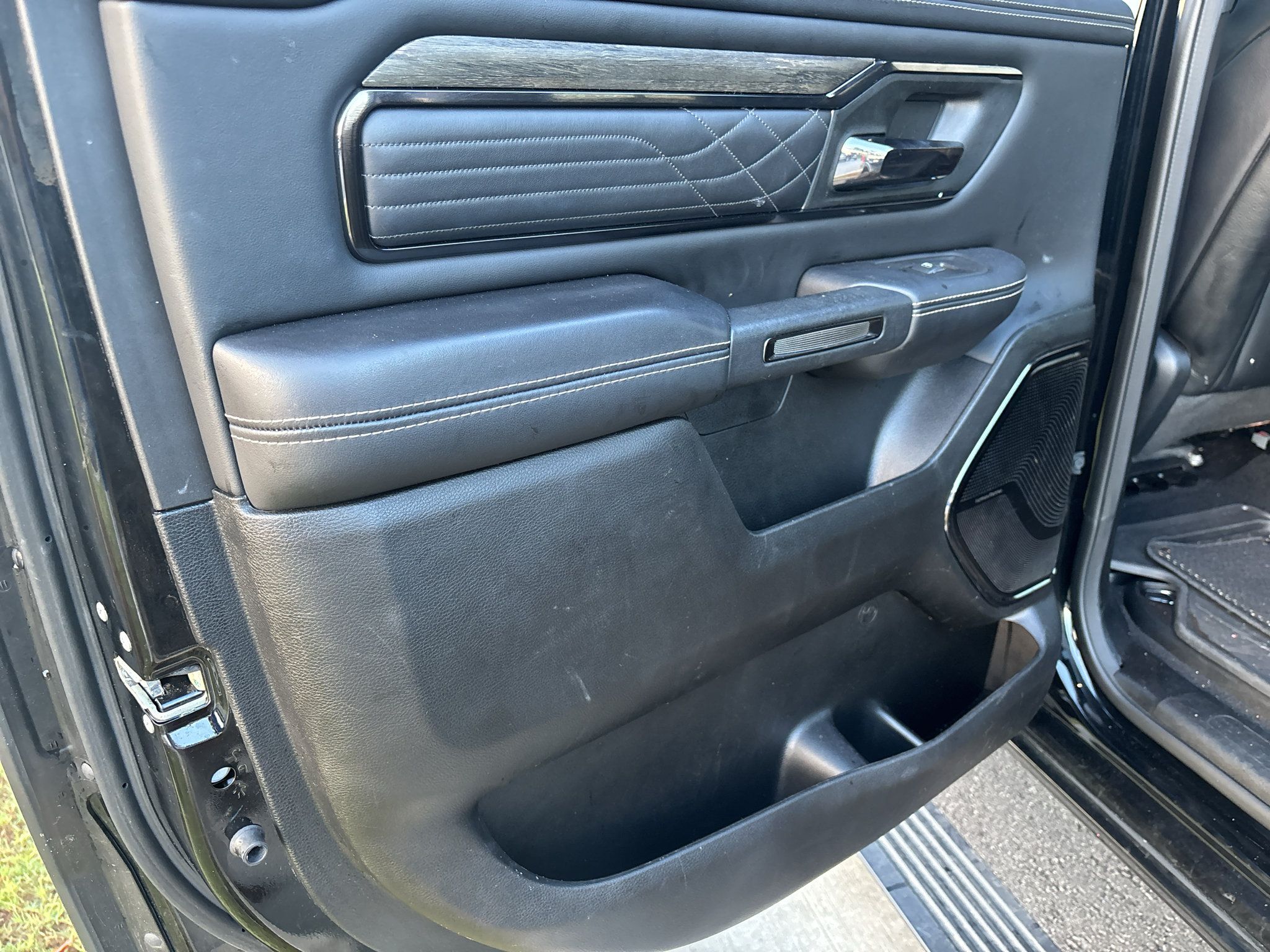 Used 2025 RAM 1500 Limited AWD/4WD image 11