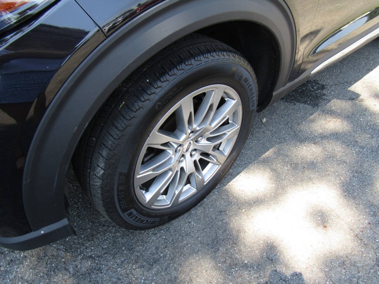 Used 2025 Ford Explorer Active w/ Active Comfort Package AWD/4WD image 32