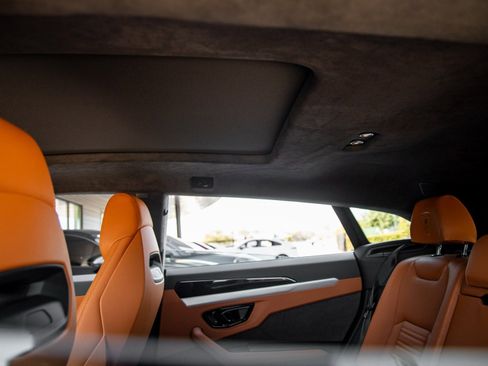 Used 2026 Lamborghini Urus SE image 24