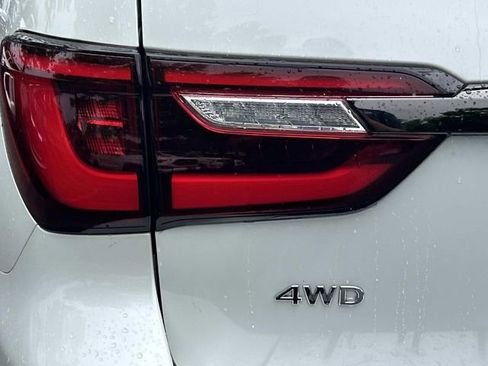 Used 2024 INFINITI QX80 Sensory AWD/4WD image 12
