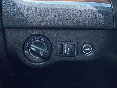 Used 2020 Chrysler 300 C w/ Sun, Sound & Nav Package RWD image 31