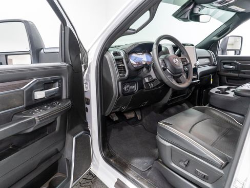Used 2026 RAM 2500 Laramie AWD/4WD image 13