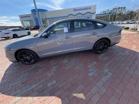 Certified 2025 Honda Accord SE image 30