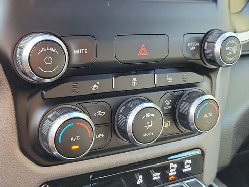Used 2022 RAM 1500 Big Horn AWD/4WD image 37
