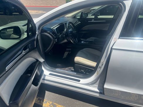 Used 2017 Ford Fusion Titanium FWD image 5
