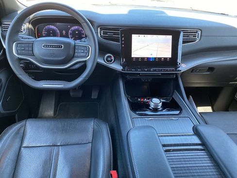 Used 2023 Jeep Wagoneer L Series II image 8