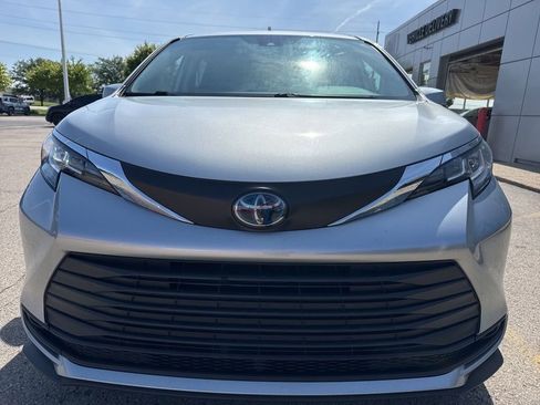 Used 2021 Toyota Sienna LE FWD image 11