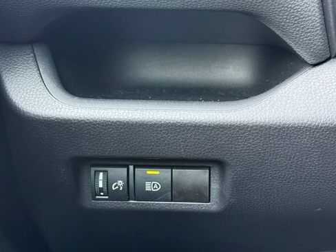Used 2025 Toyota RAV4 XLE FWD image 24