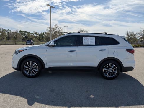 Used 2018 Hyundai Santa Fe SE image 8