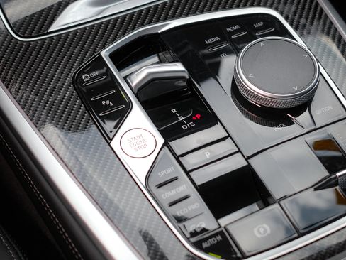 Used 2025 BMW X7 M60i w/ Climate Comfort Package image 25