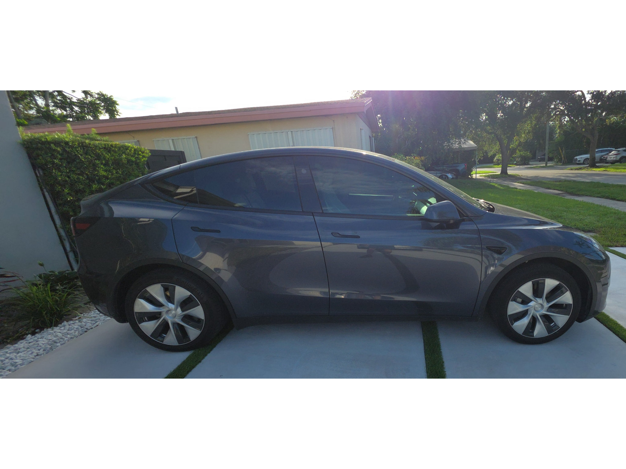 Used 2023 Tesla Model Y 2WD image 3