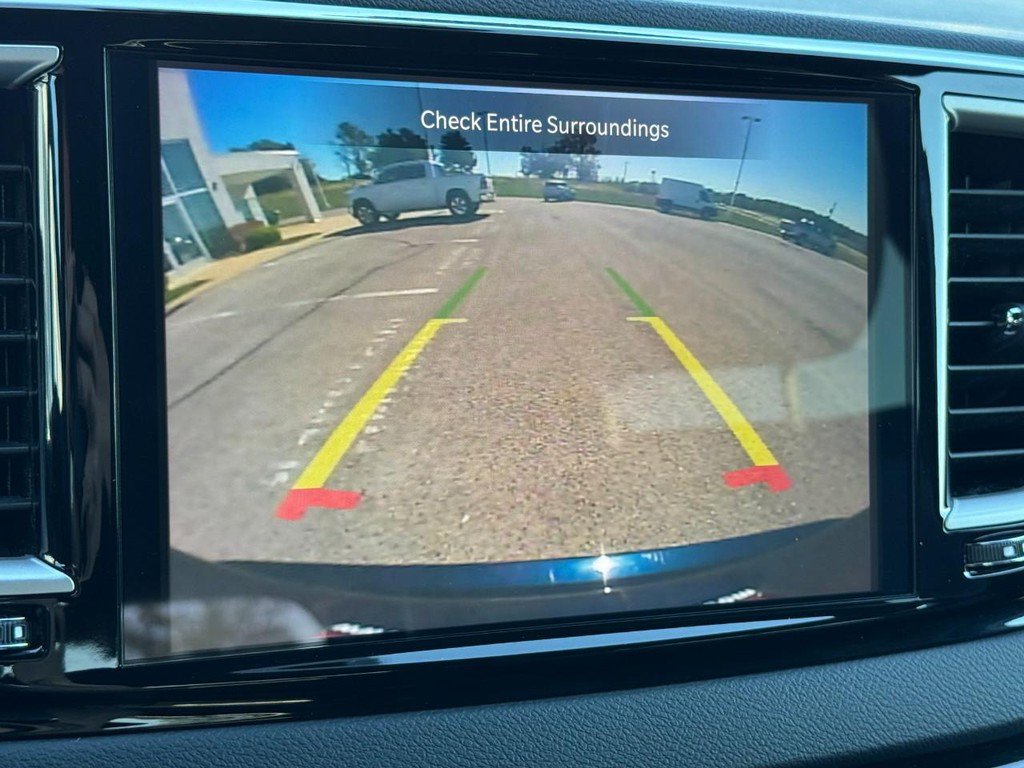 Used 2025 Chrysler Pacifica Select FWD image 26