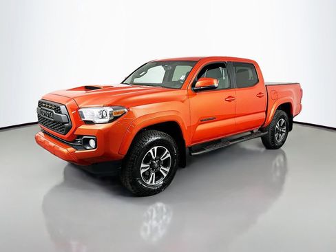 Used 2017 Toyota Tacoma TRD Off-Road image 4