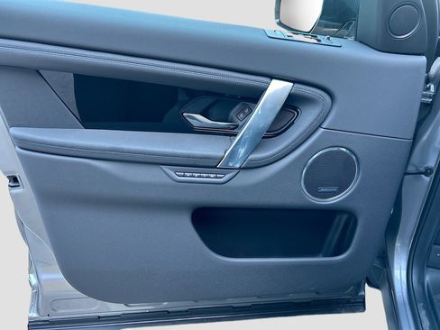 Used 2025 Land Rover Discovery Sport S image 16