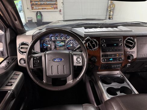 Used 2011 Ford F250 Lariat w/ Lariat Interior Pkg AWD/4WD image 24