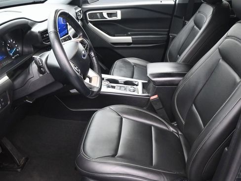 Used 2022 Ford Explorer XLT w/ Equipment Group 202A AWD/4WD image 9