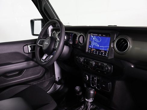 Used 2023 Jeep Gladiator Overland image 21