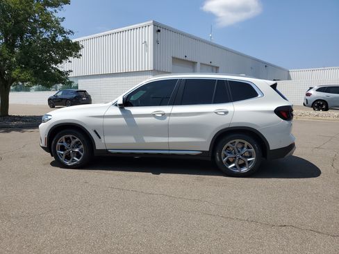 Used 2023 BMW X3 xDrive30i w/ Premium Package AWD/4WD image 2