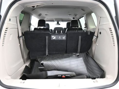 Used 2017 Chrysler Pacifica Touring-L image 15