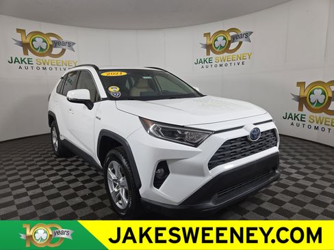 Used 2021 Toyota RAV4 XLE image 1