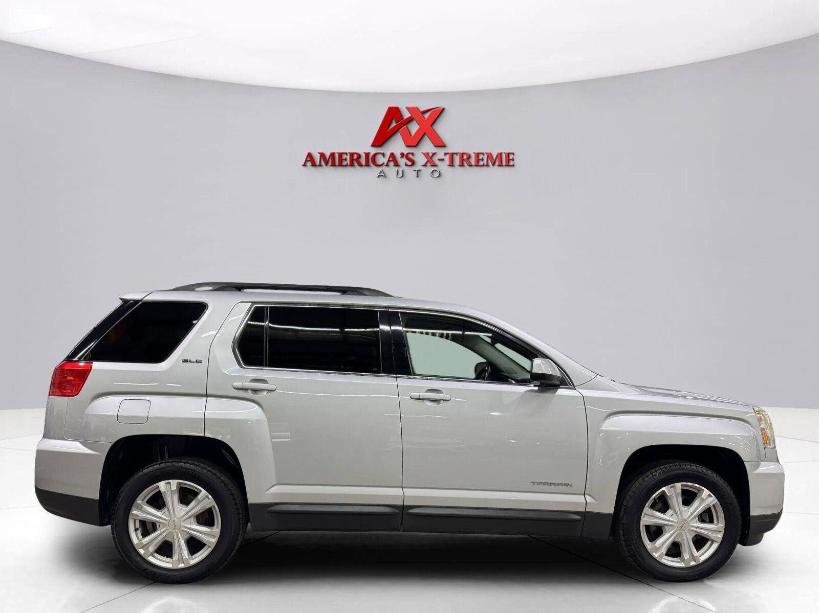 Used 2017 GMC Terrain SLE w/ Convenience Package FWD image 8
