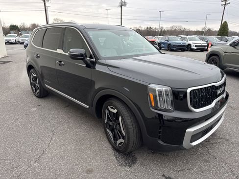 Used 2023 Kia Telluride EX image 3