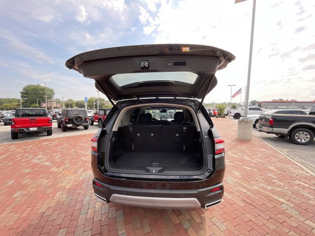 Certified 2025 Honda Pilot Touring image 21