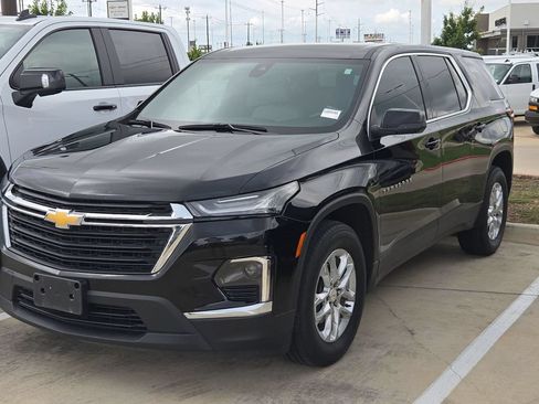 Used 2023 Chevrolet Traverse LS FWD image 4