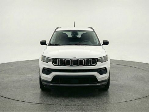 Used 2025 Jeep Compass Latitude image 2