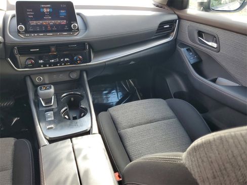 Certified 2022 Nissan Rogue SV image 13