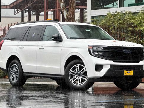 New 2025 Ford Expedition Active image 2