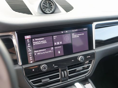 Used 2025 Porsche Macan image 16