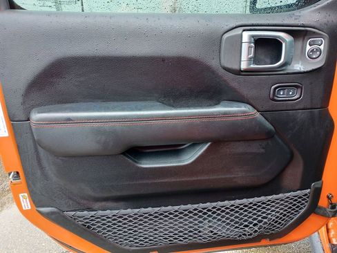 Used 2019 Jeep Wrangler Rubicon w/ Uconnect 4C Nav & Sound Group AWD/4WD image 11