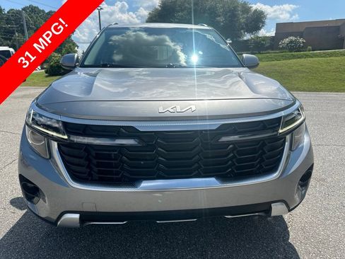 Used 2024 Kia Seltos EX AWD/4WD image 2